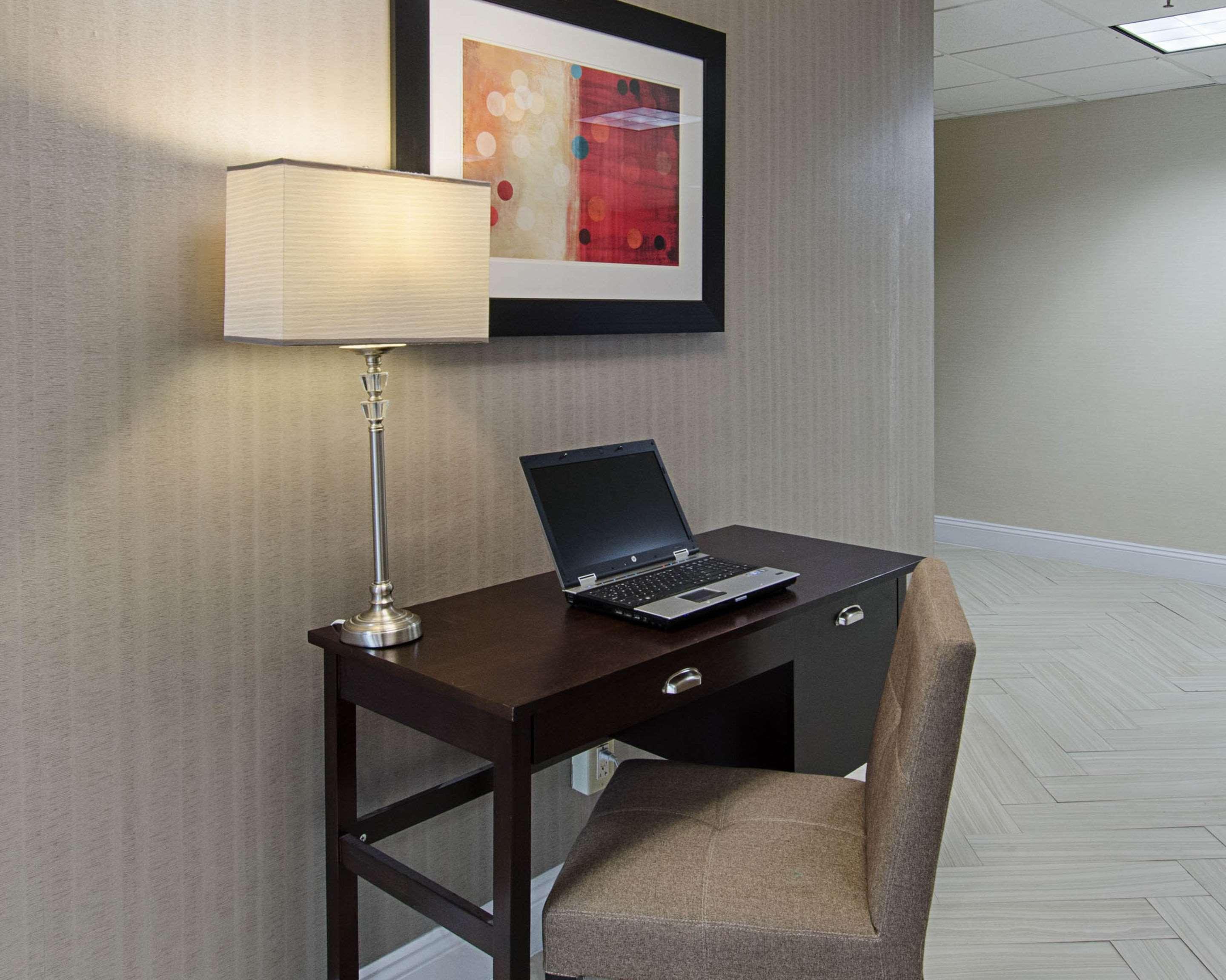 Quality Inn & Suites วุสเตอร์ ภายนอก รูปภาพ