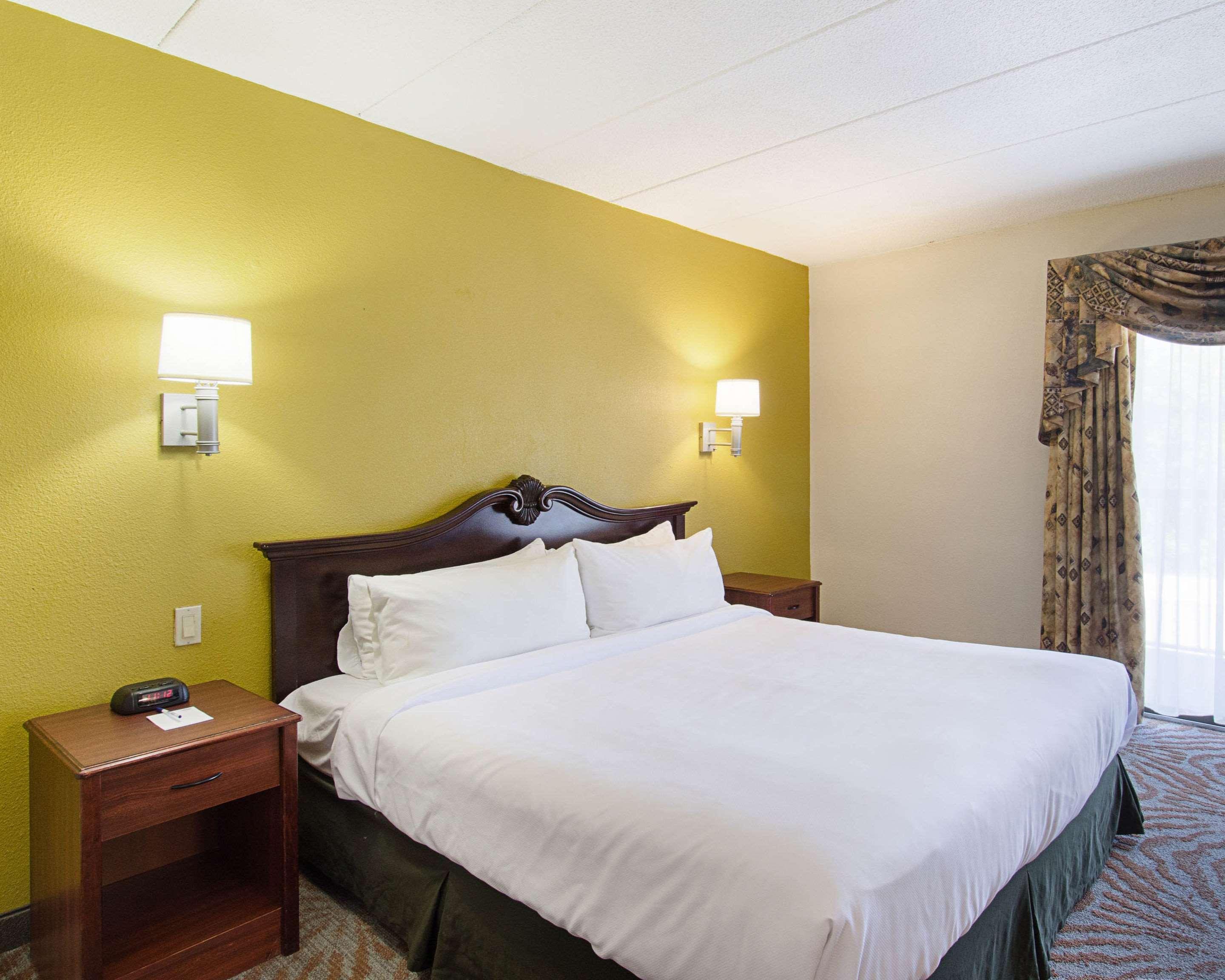 Quality Inn & Suites วุสเตอร์ ภายนอก รูปภาพ