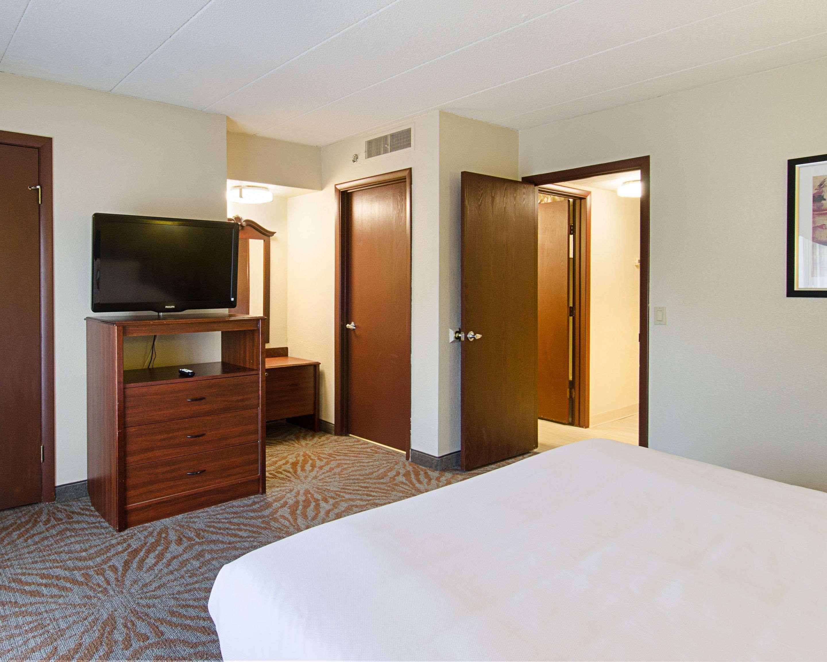 Quality Inn & Suites วุสเตอร์ ภายนอก รูปภาพ